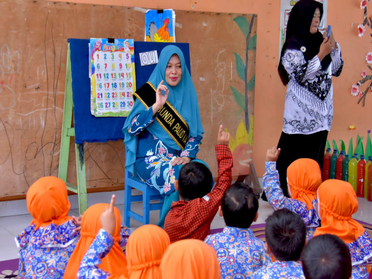 Tinjau TK Pembina 01 Bangkinang Kota, Bunda Paud Kabupaten Kampar Pastikan Program Sekolah Menyenangkan Terlaksana.