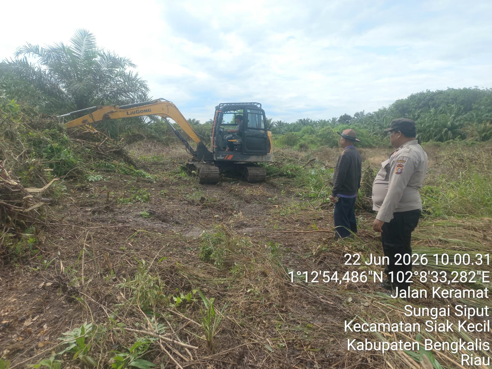 Polsek Siak Kecil Bersihkan Lahan Ketahanan Pangan, Dukung Swasembada Pangan Nasional