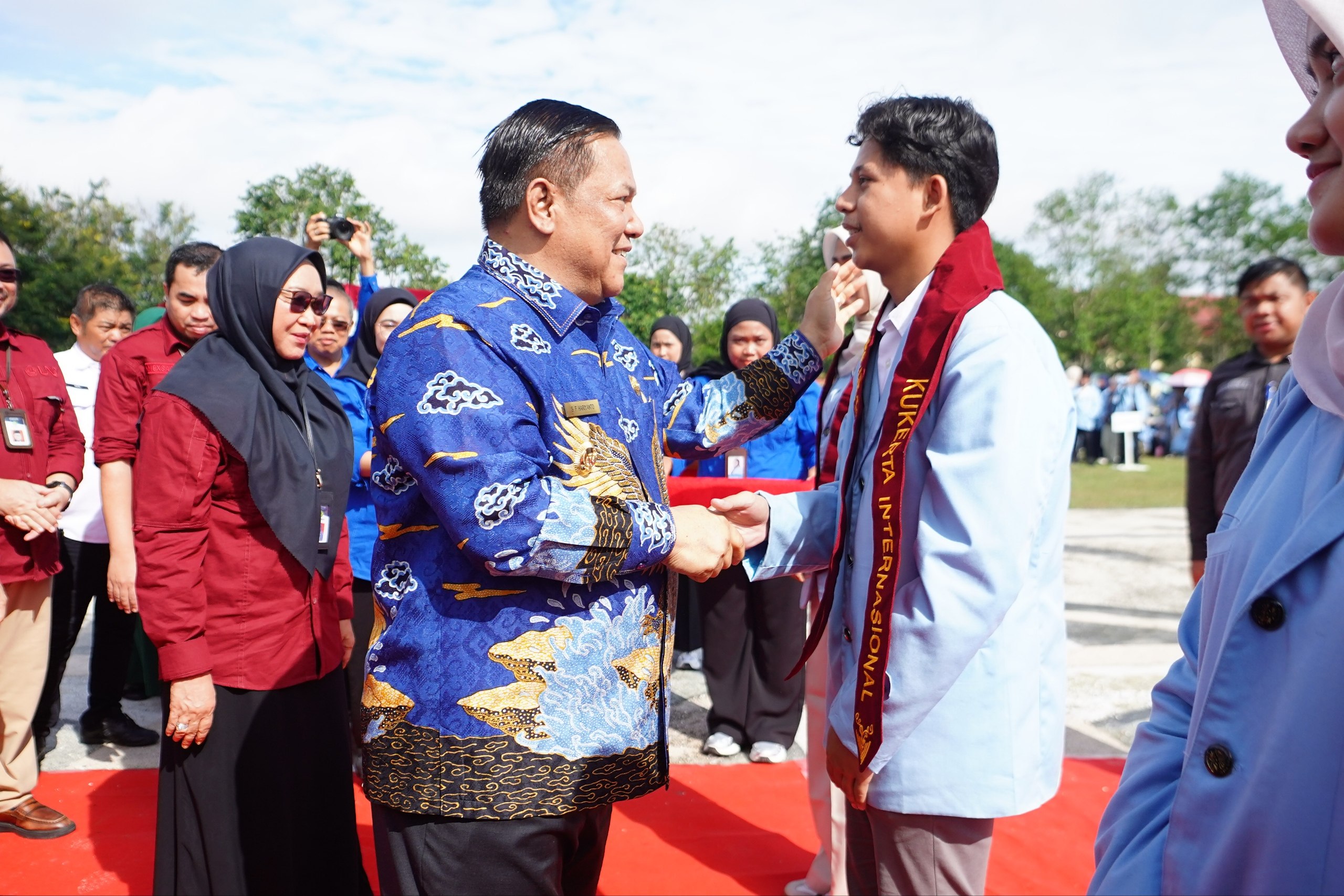 Plt Gubri Titipkan 4 Program Strategis Pemprov Riau ke Mahasiswa Kukerta Unri