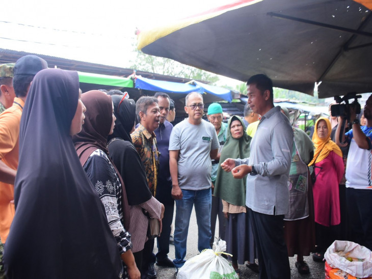 Ditata Supaya Pedagang Aman dan Nyaman, Bupati Kampar Tinjau Pasar Inpres Bangkinang Kota Dukung Gerakan ASRI