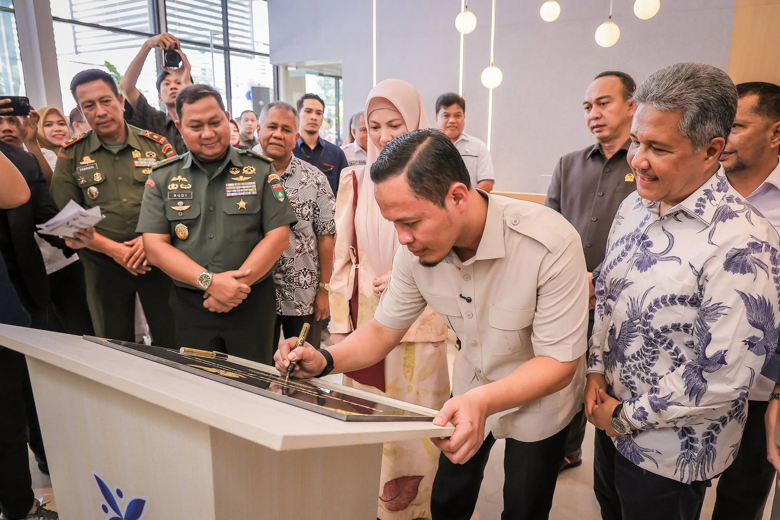 Walikota Pekanbaru Resmikan Launching WellABe Clinic di Jalan Sultan Syarif Kasim
