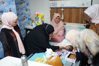 Wujud Kepedulian, TP PKK dan DWP Riau Beri Dukungan Anak yang Dirawat di RSUD Arifin Achmad