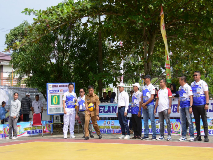 Resmi Dibuka Pj Sekda Kampar, Sebanyak 18 Kecamatan Siap Tampil di Kejurkab Bola Voli.