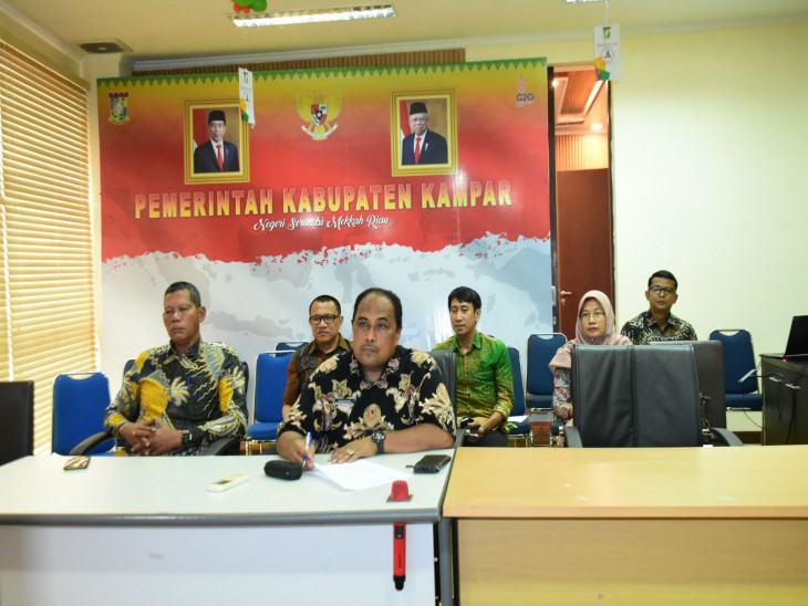Pemkab Kampar Mengikuti Sosialisasi Pemutakhiran Sasaran Pembangunan Provinsi dalam Rencana Pembangunan Jangka Panjang Daerah Tahun 2025-2045 Melalui Zoom Meeting