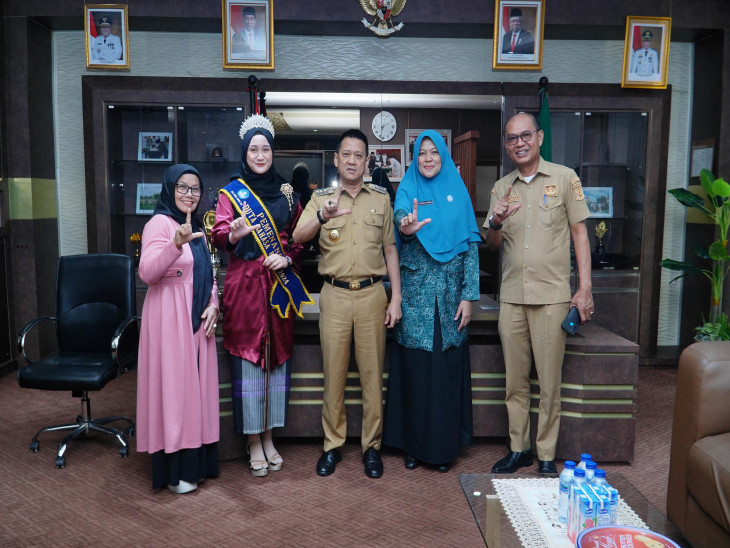 Berhasil Lolos Ke Tingkat Nasional, Pj Bupati Kampar dan Ibu Terima Nafisa Mugni Kenanga Duta Bahasa Asal Kampar.