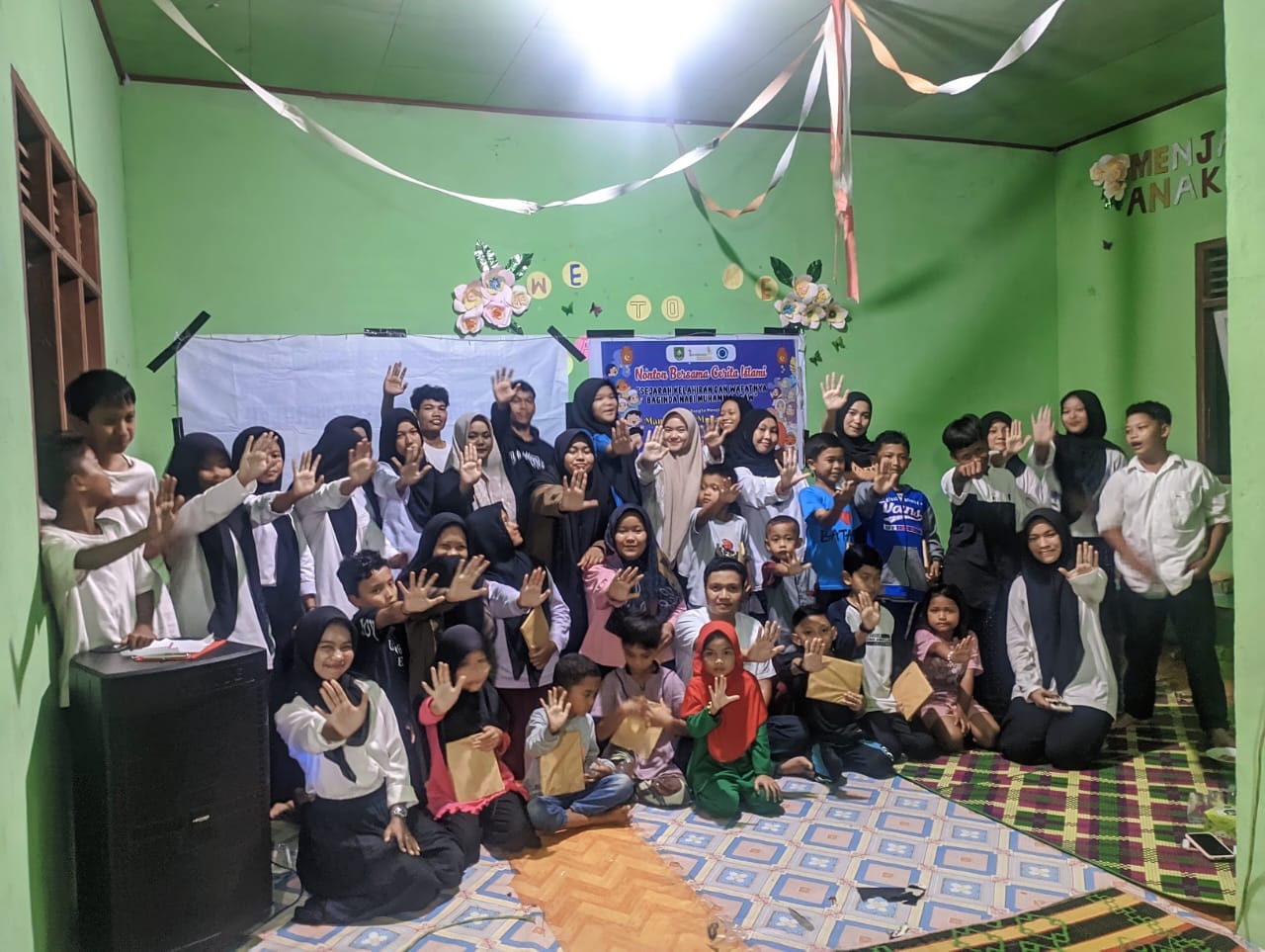 Mengisi Liburan, Forum Anak Lubuk Garam Gelar Nobar Film Bernuansa Islami
